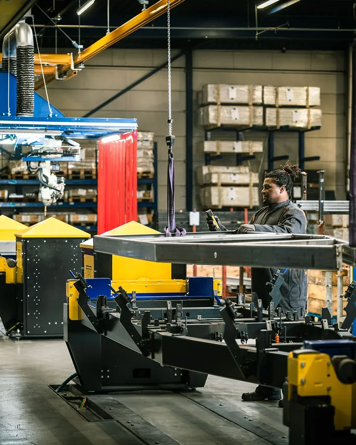 saris-factory.webp